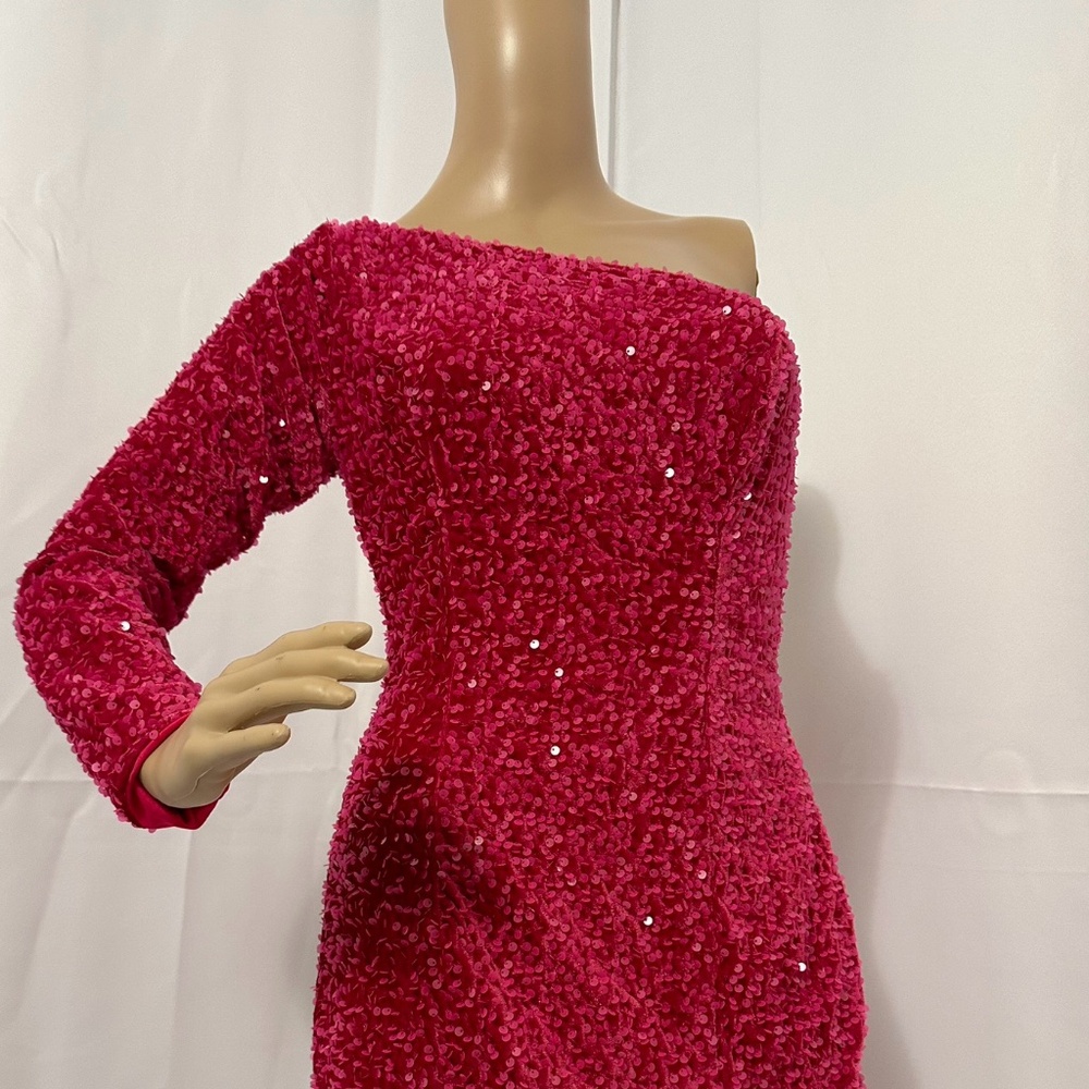 Sequins fuchsia short dress. For dama, bridesmaids and prom.
